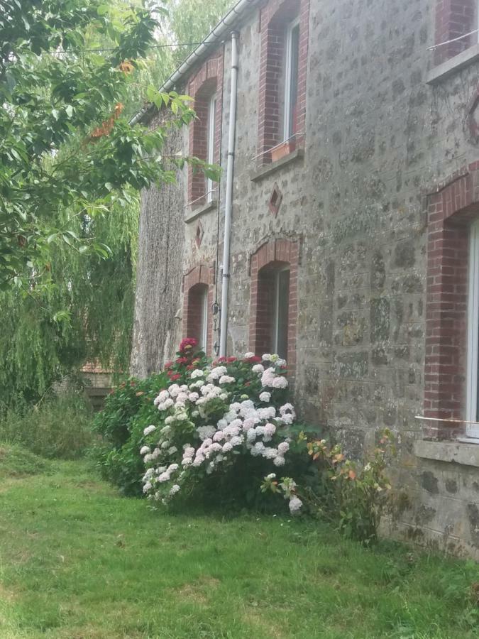Kerflaveur Hotell La Fresnaye-au-Sauvage Exteriör bild